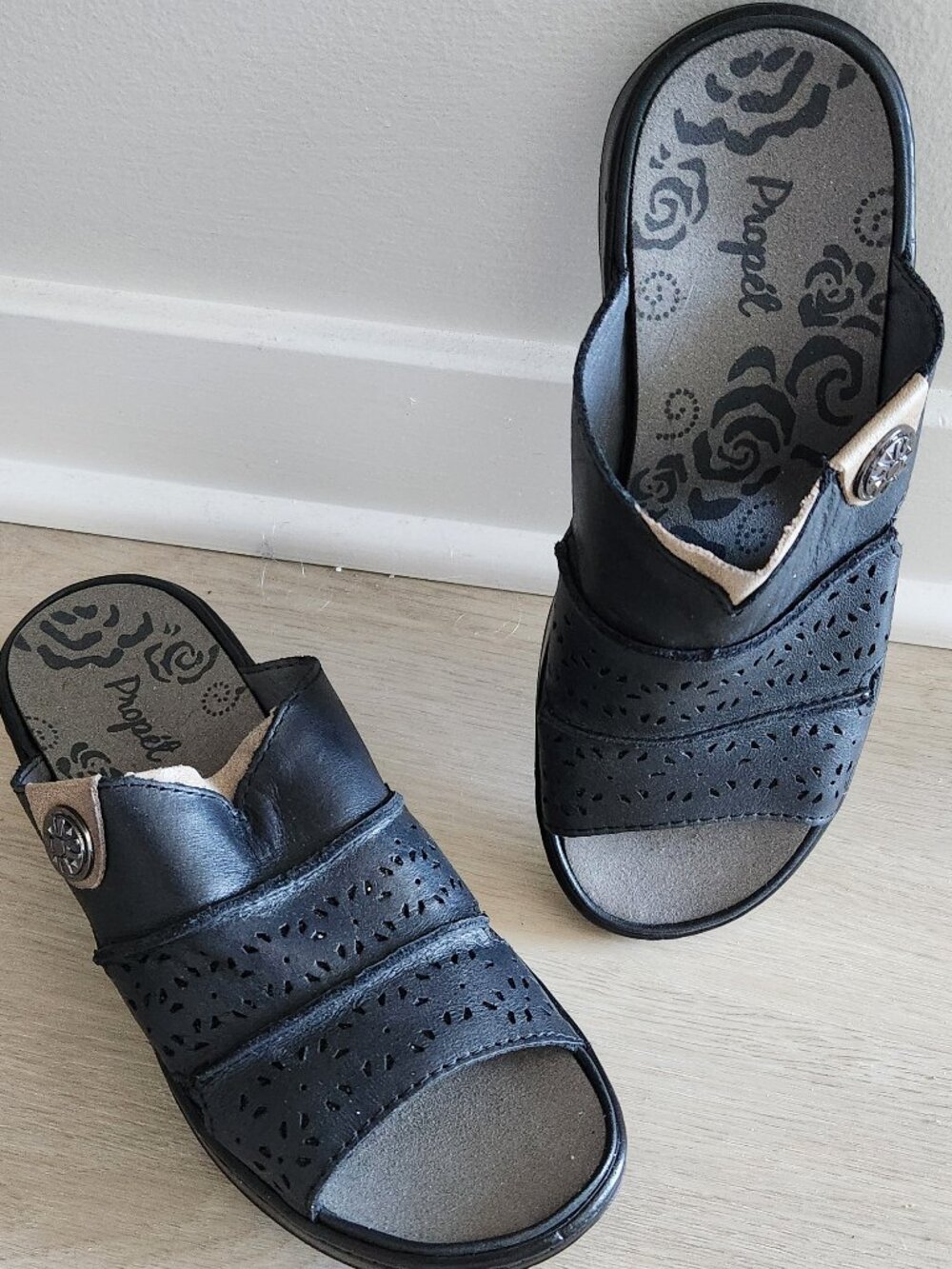 Propet Womens Gertie Black Slide Casual Sandals Low Heel 1-2" - Sz 6 Wide